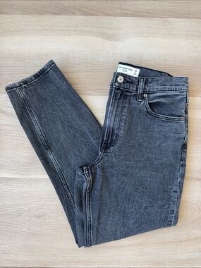 A&F - The Mom High Rise Jeans Condition